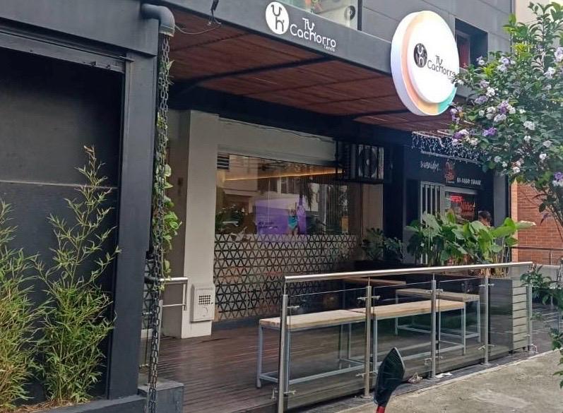 Fachada del centro de experiencia de Tu Cachorro Tienda en Laureles, Medellín
